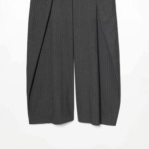 Pantalon large à rayures gris foncé pour femme en tissu de costume fluide de qualité