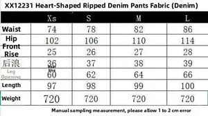 Tableau des tailles détaillé pour jeans femme avec déchirures en forme de cœur et mesures