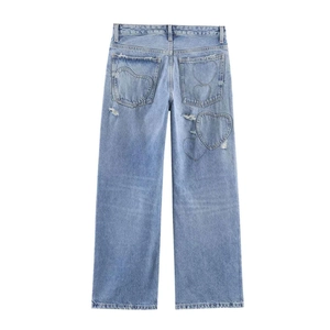 Jean femme taille haute bleu clair à jambe large avec empiècements cœur et trous usés