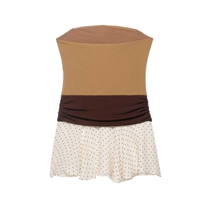 Dreifarbiges trägerloses Kleid mit khakifarbenem Oberteil, brauner Taille und Polka-Dot-Rock