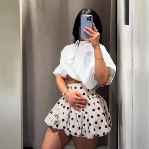 Retro High-Waist Polka-Dot-Ballonrock und weißes kurzärmliges Hemd im Set für Damen