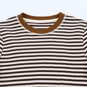 Minimalist striped short sleeve T-shirt with brown ribbed crew neck for women