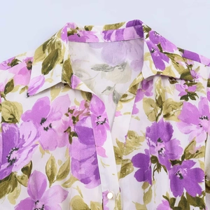 Floral print summer shirt with lapel collar and purple flower pattern for women