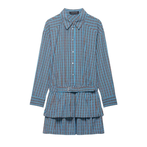 Mini robe à carreaux bleus et bruns avec manches longues et ourlet à volants étagés