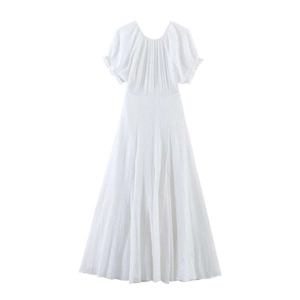 Detail of white midi dress with pleated texture, elastic puff sleeves and round neckline