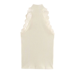 Top da donna in maglia a costine avorio con collo alto e raffinati dettagli in pizzo