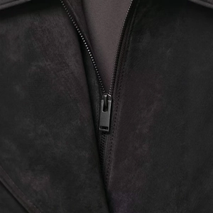 Klassische schwarze Bikerjacke aus Wildlederimitat mit mattem Finish und Metallzipper