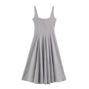 Robe longue vichy noir et blanc sans manches avec décolleté carré et jupe évasée fluide
