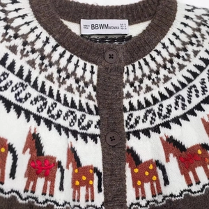 Gilet en maille nordique pour femme avec jacquard cheval marron et détails de nœuds