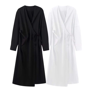 Minimalist V-neck wrap dress with long sleeves and side tie in black and white colors
