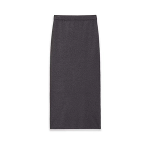 Detail of dark grey knitted maxi skirt featuring an elastic waistband and fine texture