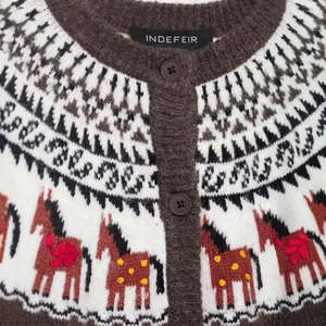 Cardigan vintage en maille Fair Isle avec motif cheval et encolure ronde côtelée