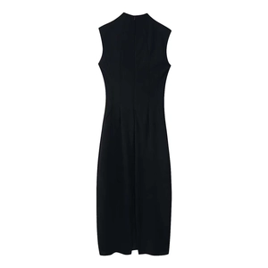 Robe midi noire sans manches avec col montant et couture de taille élégante au dos