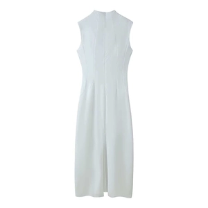 Vue arrière détaillée de la robe qipao blanche sans manches avec zip et ourlet fendu