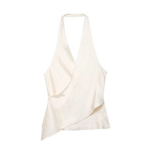 Haut licou élégant en satin crème avec col en V et ourlet asymétrique pour un style chic