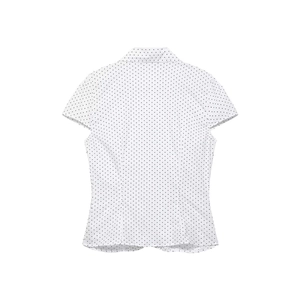 Detail view of the back of a white short-sleeve shirt with black polka dots and slim waist