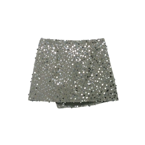 Mini-jupe chic vert olive avec paillettes argentées et design portefeuille asymétrique