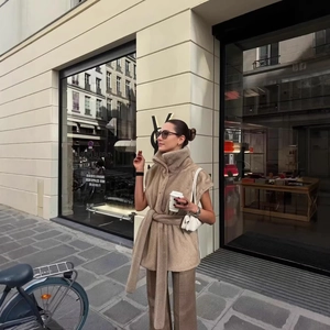 Gilet en Fausse Fourrure pour Femme Mode Élégante Kaki Col Montant Longueur Moyenne Gilet Avec Ceinture Automne Hiver