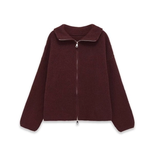 Damen Strickjacke in Weinrot mit Reißverschluss, Reverskragen und grobem Strickmuster