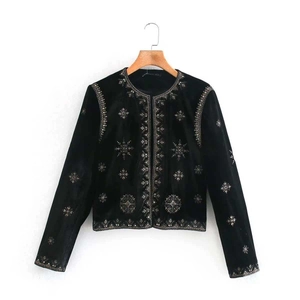 Veste vintage en velours noir avec broderies dorées complexes et paillettes