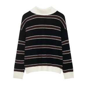 Pull en maille rayé rétro avec col montant et poignets contrastés en noir et rouge