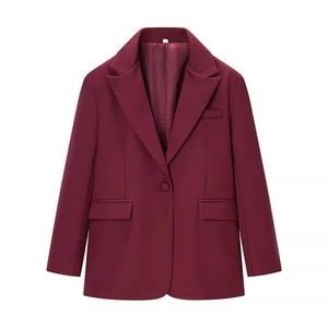 Blazer bordeaux oversize pour femme avec col à revers et fermeture à un bouton sur fond blanc