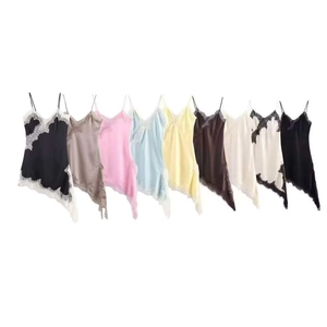 Robe Nuisette Sexy en Satin pour Femme avec Bordure en Dentelle Col en V Bretelles Spaghetti Ourlet Asymétrique Robe Midi Élégante Soirée