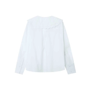 Chemise blanche à manches longues avec grand col claudine et détails de broderie festonnée