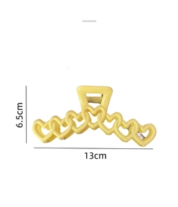 Détail d'une pince à cheveux jaune en forme de cœur de 13 cm avec dimensions