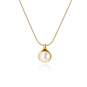 Collier élégant en titane plaqué or 18K avec une perle blanche dans un cadre en goutte