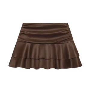 Mini-jupe marron avec fronces et volants étagés pour un look d'été tendance et chic