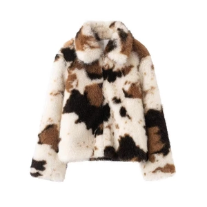 Giacca corta in ecopelliccia con stampa mucca vintage e collo alto in stile tricolore