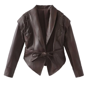 Giacca vintage in ecopelle marrone scuro con vita stringata e ampi revers