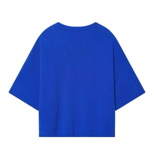 Pull en maille bleu marine à manches courtes avec col rond et coupe large vue de dos
