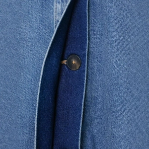 Fashionable denim jacket with rounded hem featuring contrast lining and resin button details