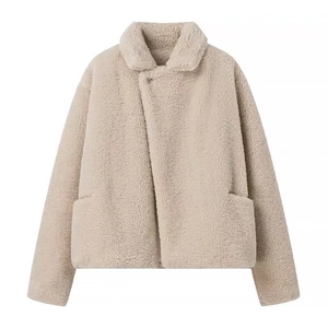 Chic off-white faux fur coat with stylish lapels and large front pockets for women
