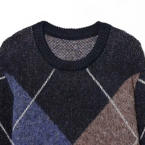 Classic argyle pattern crewneck sweater with long sleeves in black, blue and brown tones