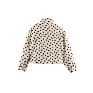 Veste polaire pour femme crème à imprimé cœurs noirs avec col montant vue de dos