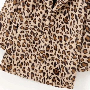 Classic leopard print faux fur coat featuring long sleeves and notch lapels in brown