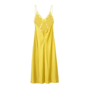 Détail de la robe midi en satin jaune gingembre avec dentelle et fermeture éclair invisible