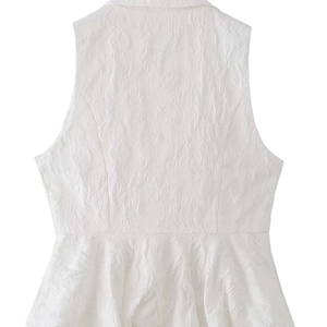Haut blanc sans manches en jacquard avec taille cintrée au dos et texture gaufrée