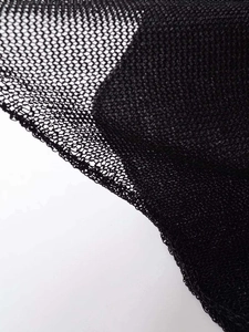 Vista macro dettagliata della maglia a nido d'ape nera e cuciture di qualità