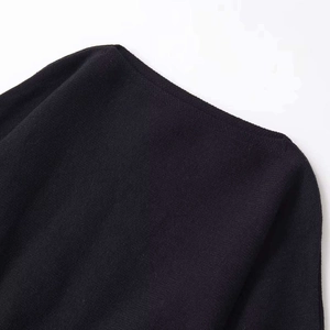 Damen Strickpullover in Schwarz mit Puffärmeln, U-Boot-Ausschnitt und überschnittenen Schultern