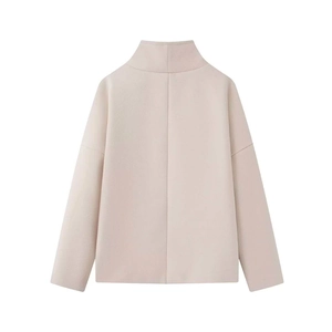Vue arrière détaillée d'une veste courte beige à col montant avec couture verticale