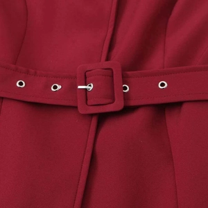 Blazer avvitato bordeaux vintage con cintura in tessuto abbinata e occhielli metallici