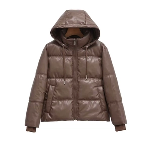 Damen Steppjacke aus braunem Kunstleder mit Kapuze und Reißverschluss für den Winter