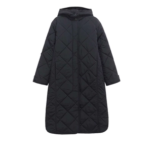 Cappotto trapuntato nero da donna con cappuccio, cuciture a diamante e polsini regolabili