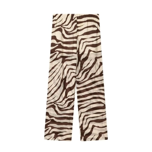 Vue à plat du pantalon large pour femmes avec imprimé zèbre marron et beige