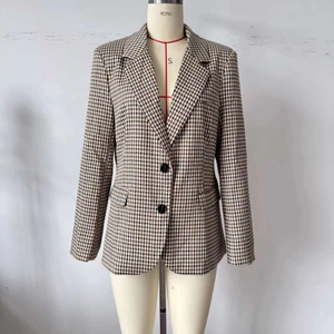 Giacca blazer classica slim fit monopetto a quadri marroni con rever e tasche con patta
