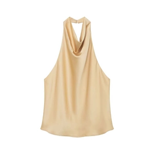 Détail du haut dos nu en satin doré champagne avec col bénitier élégant et boutons